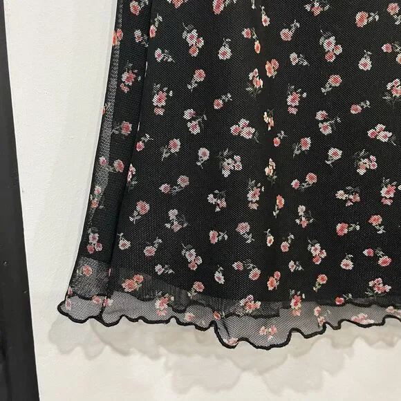 NWT Urban Outfitters Black Floral Print Mesh Mini Skirt Size Medium - Picture 2 of 5